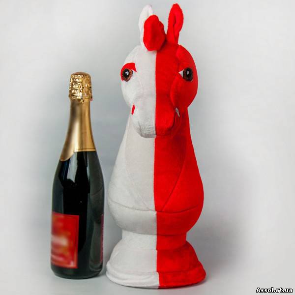 чехол на шампанкое, чехлы, упаковка подарков, символ года, Лошадь, конь, корпоративная мягкая игрушка, с лого